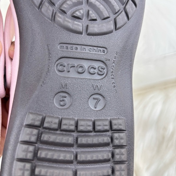 CROCS Pink Sandals with Textured Footbed and Metallic Accent - Picture 6 of 6